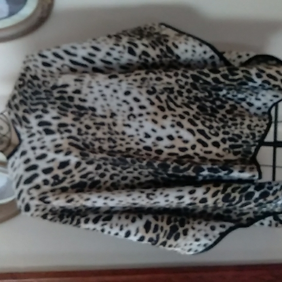 Nwot . Leopard wrap one size fits all - Picture 5 of 9